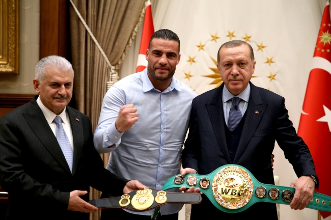 Cumhurbaşkanı Erdoğan, dünya şampiyonu boksör Charr'ı kabul etti