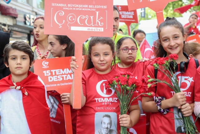 İBB Çocuk Meclisi 15 Temmuz için yürüyüş düzenledi