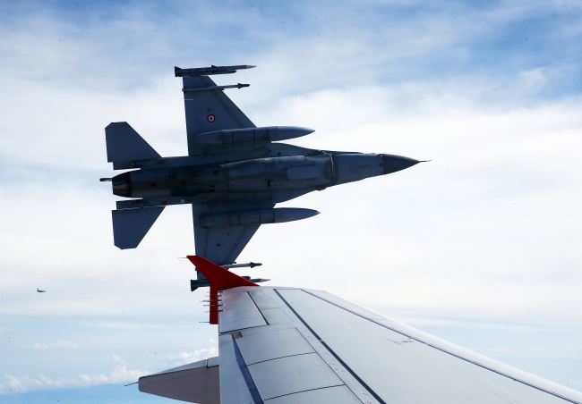 F-16 pilotları Cumhurbaşkanı Erdoğan'ı selamladı