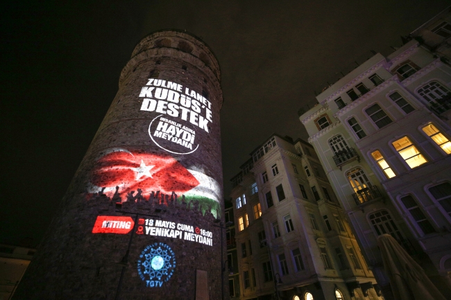 "Kudüs" mitinginin afişi Galata Kulesi'ne yansıtıldı