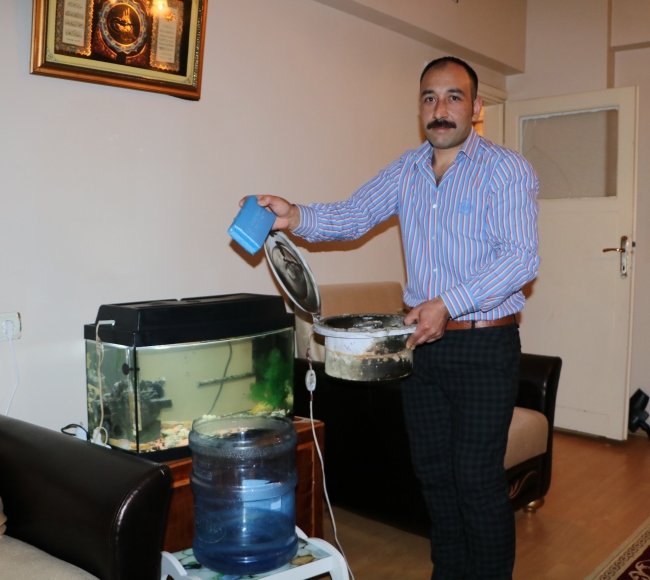 Sıcaktan bunalınca damacanadan klima yaptı