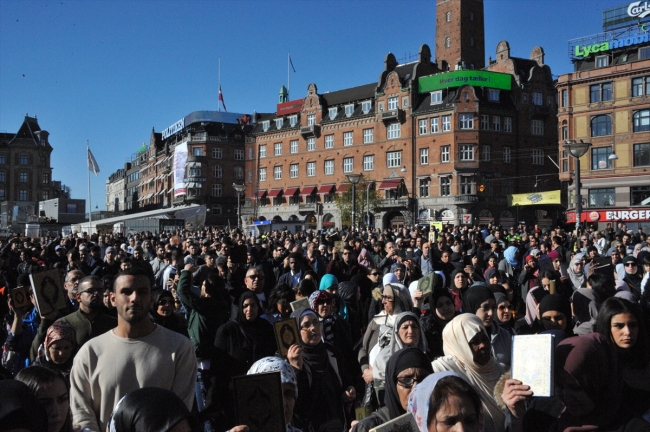 Danimarka’da Müslümanlardan Kur'an’a ve kutsal kitaplara saygı yürüyüşü