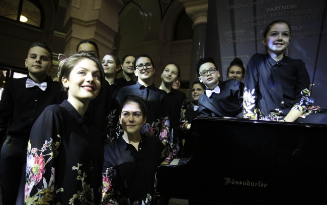 Saraybosna'da "en fazla kişiyle piyano çalma" rekoru kırıldı