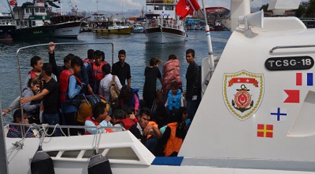 Dikili'de 80 göçmen Sahil Güvenlikten kaçamadı