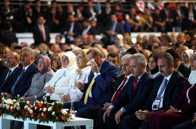 'Görevimi Cumhurbaşkanı Erdoğan'a devretmenin gururunu yaşıyorum'