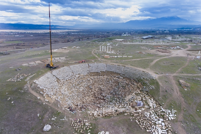 Laodikya'nın antik tiyatrosu kapılarını açmaya hazırlanıyor