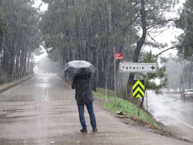 İstanbul'da günlerdir beklenen kar yağışı başladı