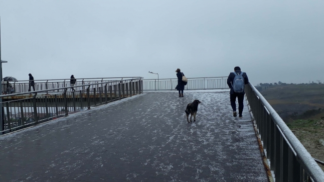 İstanbul'da günlerdir beklenen kar yağışı başladı