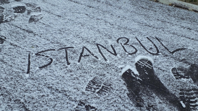 İstanbul'da günlerdir beklenen kar yağışı başladı