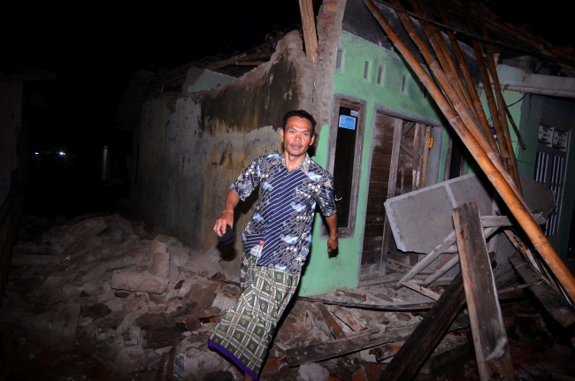 Endonezya'daki depremde can kaybı yaşandı
