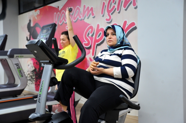 Bursa'da engelli kadınları özel servisle spora götürüyorlar