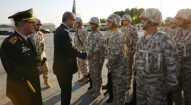 Erdoğan, Katar'daki Türk askeri üssünü ziyaret etti