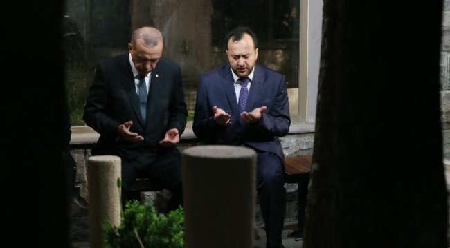 Cumhurbaşkanı Erdoğan Abdülhakim Arvasi Hazretleri’ni ziyaret etti