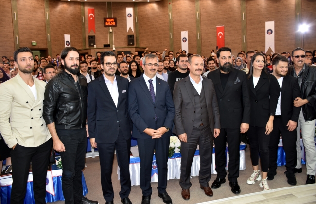 Payitaht Abdülhamid dizisi oyuncuları, ''TRT Akademi Söyleşileri'' kapsamında Kırıkkale Üniversitesi öğrencileriyle buluştu. Fotoğraf: AA