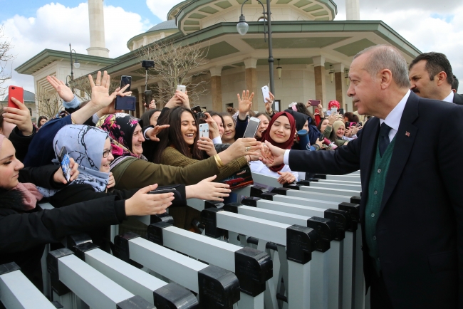 Cumhurbaşkanı Erdoğan, Almanya'dan gelen Türk gençleriyle sohbet etti
