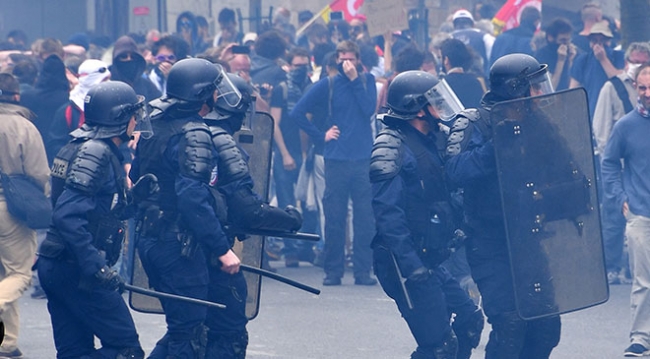 Fransa'da hükümete karşı güç birliği