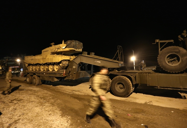 Takviye amaçlı gönderilen tank ve askeri araçlar Kilis'te