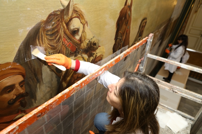 Birbirinden kıymetli tablolar restore edilerek gelecek kuşaklara aktarılıyor