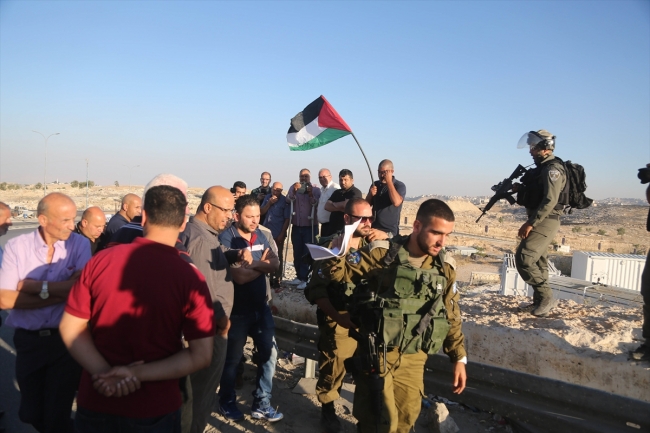 İsrail El-Ayzariyye'ye konteyner evler yerleştirmeye başladı