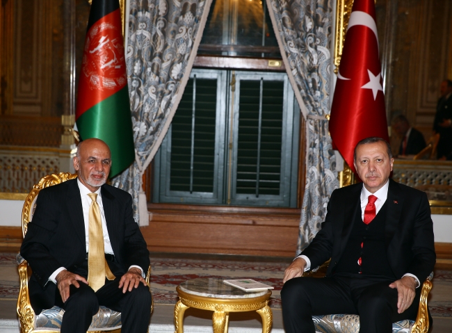 Cumhurbaşkanı Erdoğan, İİT Olağanüstü Zirvesi sonrası liderlerle ikili görüşmeler yaptı