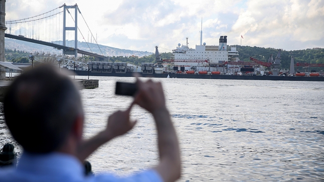 "Pionering Spirit" gemisi İstanbul Boğazı'ndan geçti