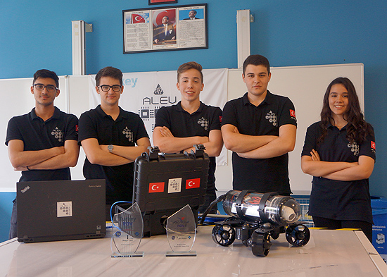 Liselilerin robotu ABD'de yarışacak