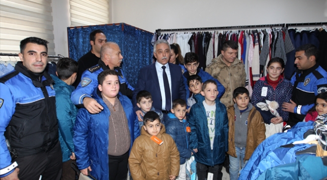 Hakkari'de 'ücretsiz giyim mağazası' açıldı