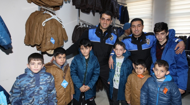 Hakkari'de 'ücretsiz giyim mağazası' açıldı