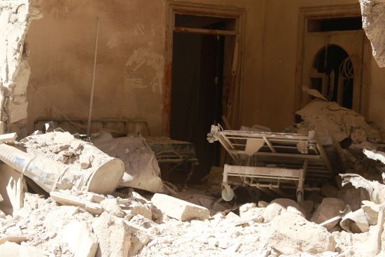 Halep'te sahra hastanesine varil bombalı saldırı