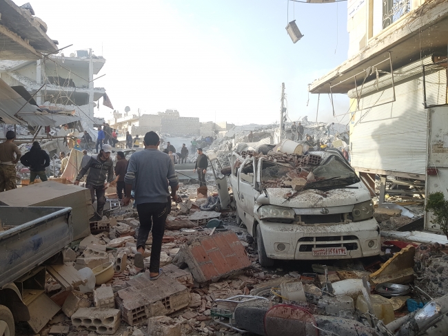 Halep'te pazar yeri bombalandı: 53 ölü