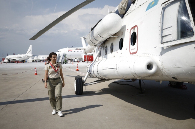 Türkiye'nin ilk kadın yangın söndürme helikopteri pilotu, alevlere meydan okuyor