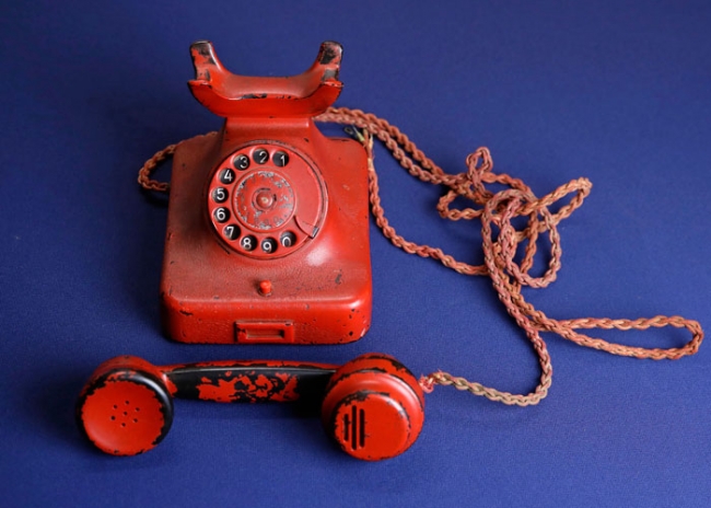 Hitler'in 'katliam telefonu' rekor fiyata satıldı