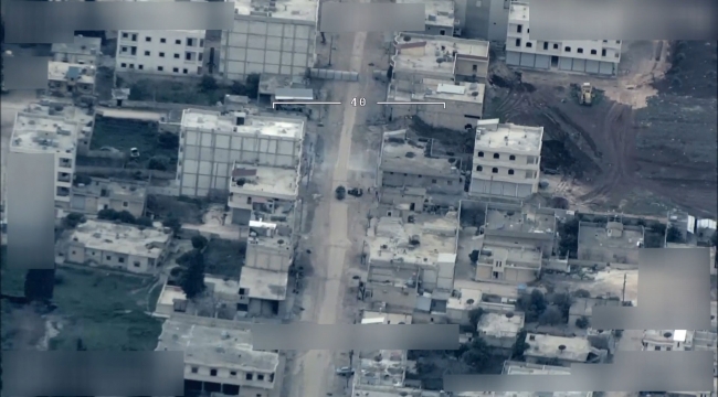 Bayraktar TB2 SİHA'lar görüntüledi, TSK sivillerin arasına saklanan teröristlerin karargahını havaya uçurdu