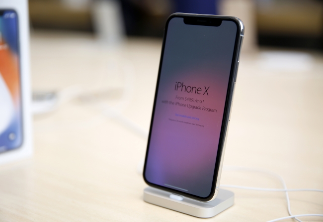 Apple 'en pahalı iPhone'nunu satışa sundu