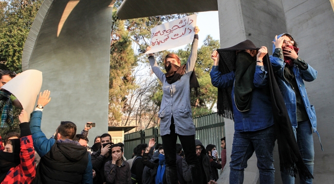 İran'da rejim yanlılarından 'karşı eylem'