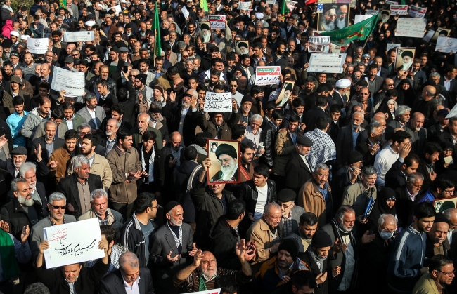İran'daki protestolarda hayatını kaybedenlerin sayısı 12'ye yükseldi