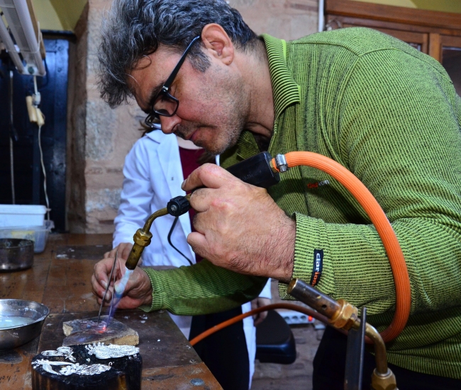 İranlı öğrenciler 3 bin yıllık telkari sanatını öğreniyor