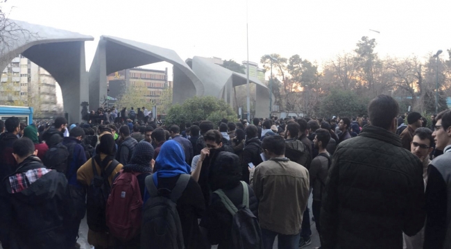 İran'da rejim yanlılarından 'karşı eylem'