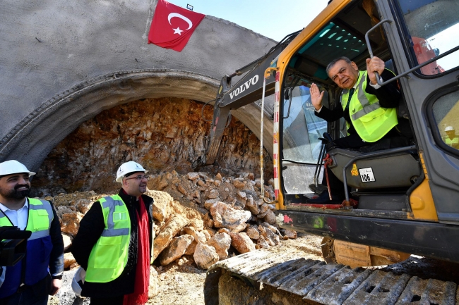 İzmir'in en uzun tünelinde kazı başladı