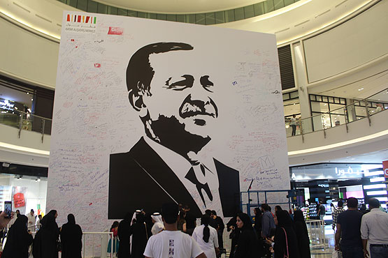 Katar'da dev Erdoğan posteri