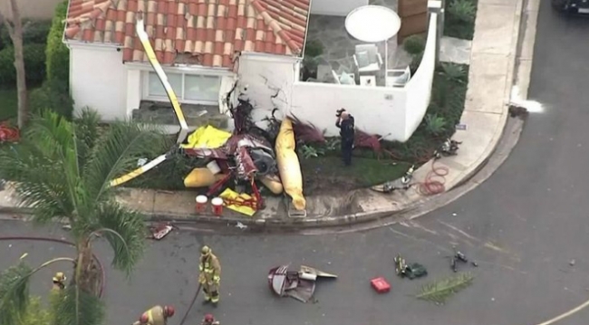 California'da tur helikopteri eve düştü