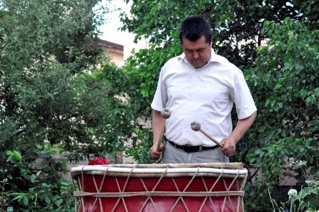 Unutulan Kırgız geleneksel müzik aletleri hayata dönüyor