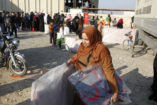 Türk Kızılayı yardımlarıyla Musullu sığınmacıları yalnız bırakmıyor