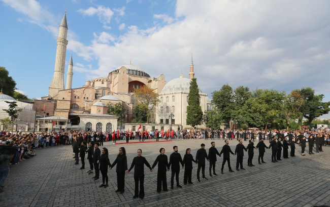 Londra ve İstanbul'da eş zamanlı "15 Temmuz" koreografisi