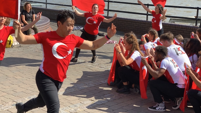 Londra ve İstanbul'da eş zamanlı "15 Temmuz" koreografisi