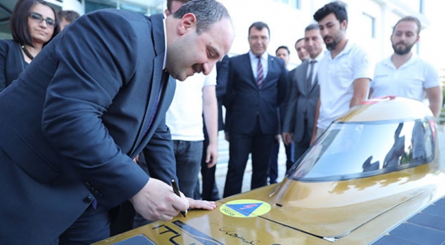 Bakan Mustafa Varank İTÜ Güneş Arabası Ekibi'ni kabul etti