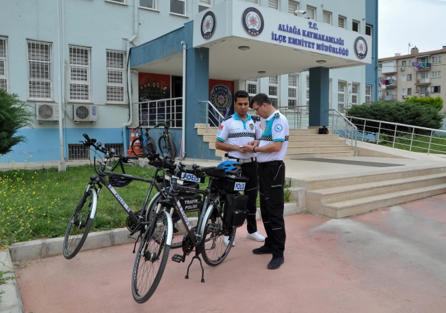 Makam aracını bıraktı, bisiklet kullanmaya başladı