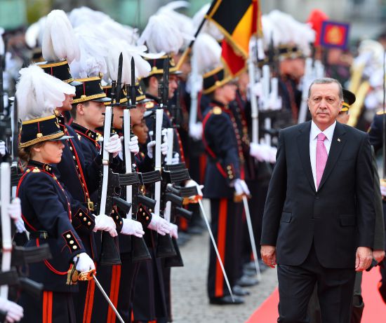 Cumhurbaşkanı Erdoğan resmi törenle karşılandı