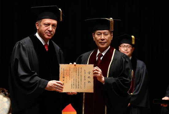 Cumhurbaşkanı Erdoğan'a 'Fahri Doktora' unvanı