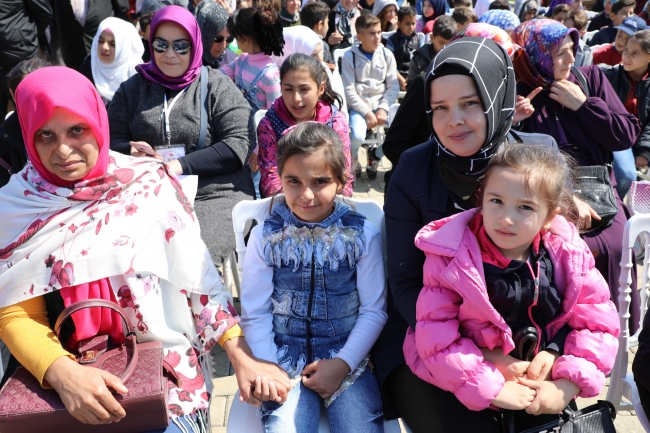 Afrinli çocuklar 23 Nisan'ın keyfini Rize'de çıkardı
